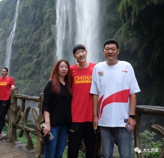 “我们有布鲁诺-费尔南德斯这样能接能传的球员，有埃里克森和梅努这样擅长传球的球员，再加上我们球员的速度，我们可以踢得非常直接，非常快地抵达对手的禁区。